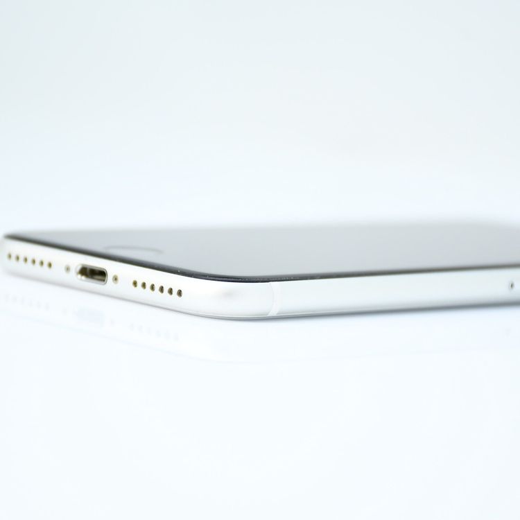 �ڱվ����ʡ�docomo SIM�ե꡼ iPhone SE �裲���� 64GB �ۥ磻��