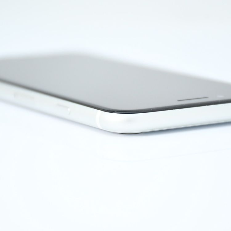 ��ư��ġ�����100 %�����ʡ�SIM�ե꡼ iPhone SE�裲���� 128GB �ۥ磻��