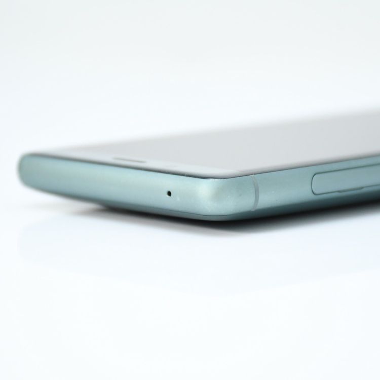 �ڱվ����ʡ������ɹ���SIM�ե꡼ docomo Xperia XZ2 Compact SO-05K