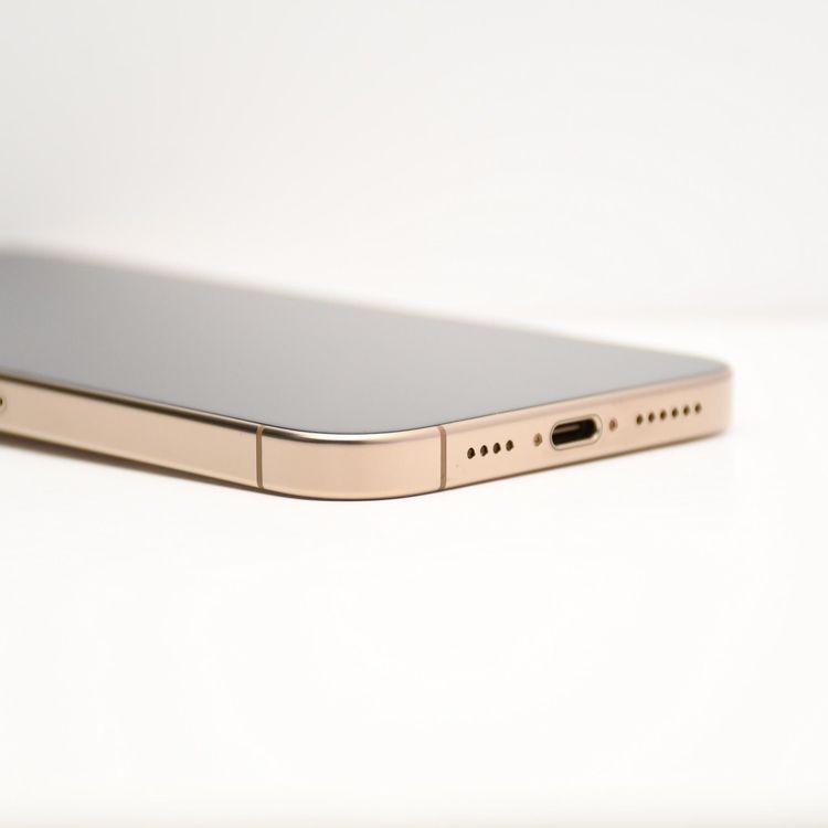 �ڶ˾����ʡ�au SIM�ե꡼ iPhone16 Pro Max 256GB �ǥ����ȥ����˥���