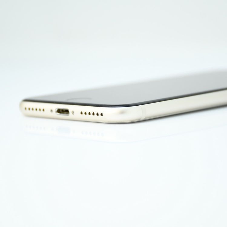 �ڽ����Хåƥ꡼80���SIM�ե꡼ iPhoneSE �裳���� 64GB  �������饤��