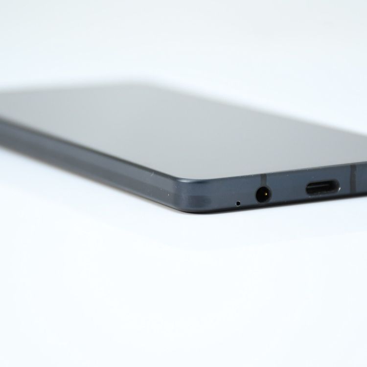 �ڱվ����ʡ������ɹ���au SIM�ե꡼ AQUOS sense6s SHG07 �֥�å�