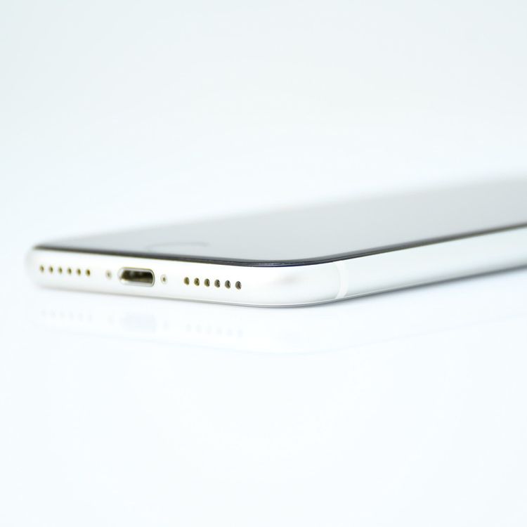 �ڱվ����ʡ������Хåƥ꡼77���SIM�ե꡼ iPhone SE �裲���� 128GB �ۥ磻��