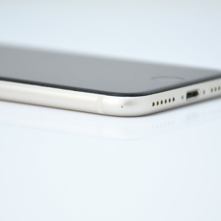 �����ʡ������Хåƥ꡼90%��SIM�ե꡼ iPhone SE��3���� 64GB�������饤��