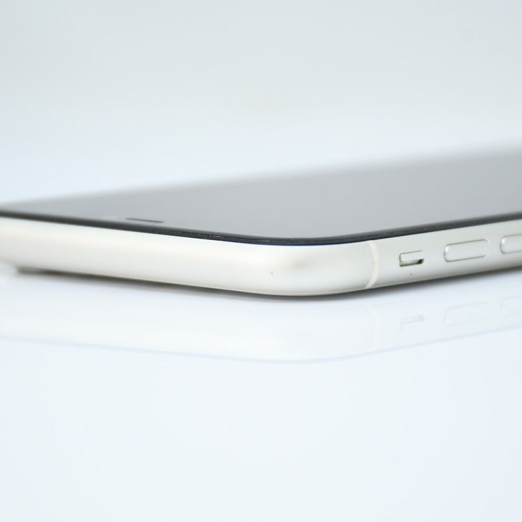 �����ʡ�docomo SIM�ե꡼ iPhone11 64GB �ۥ磻��