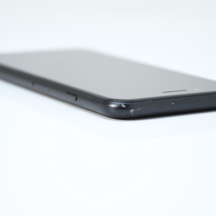 �ڱվ����ʡ������Хåƥ꡼��������82���SIM�ե꡼iPhone SE �裲���� 64GB�֥�å�