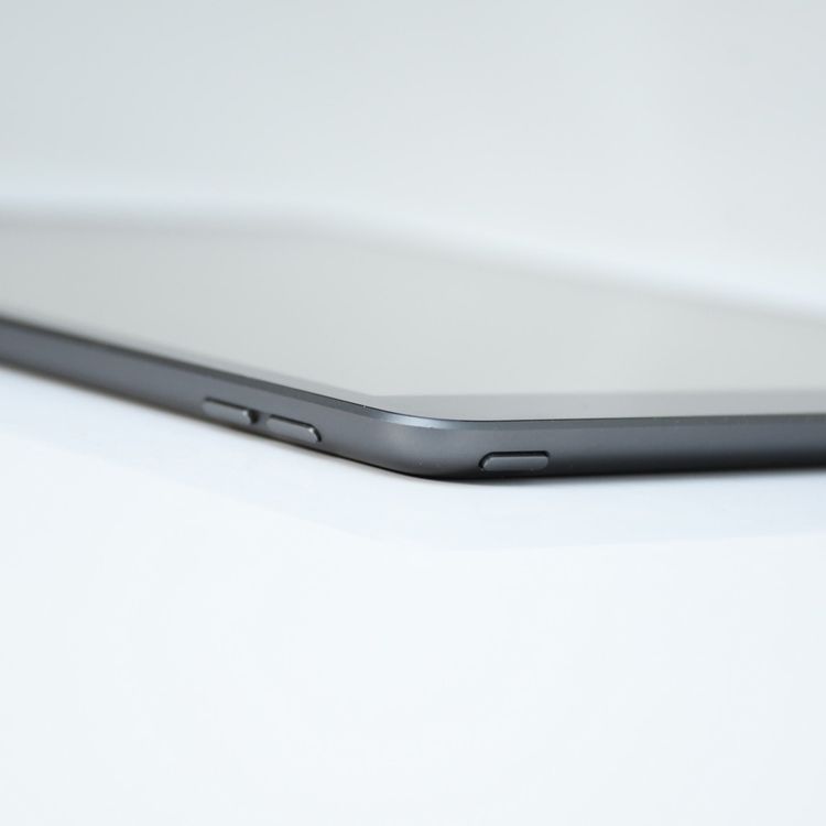 �ڥХåƥ꡼��������94����վ����ʡ�iPad ��8���� 128GB Wi-Fi��ǥ�