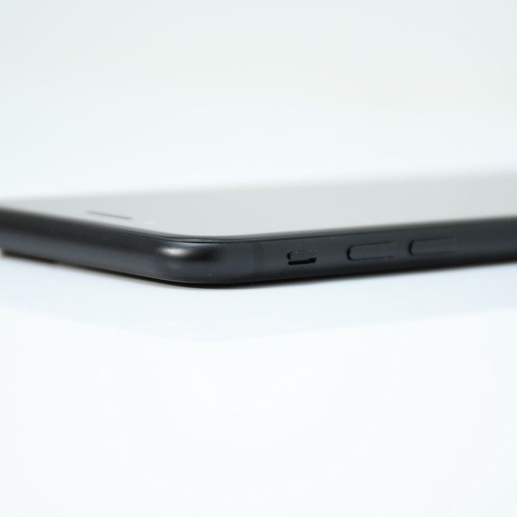 �ڽ�������82%��docomo SIM�ե꡼ iPhone SE��2���� 64GB �֥�å�