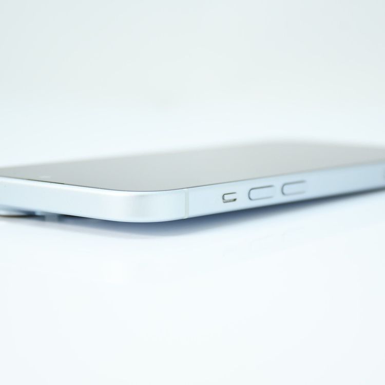 �ڶ˾����ʡ������Хåƥ꡼89�����°�ʴ�����SIM�ե꡼ iPhone15 128GB �֥롼