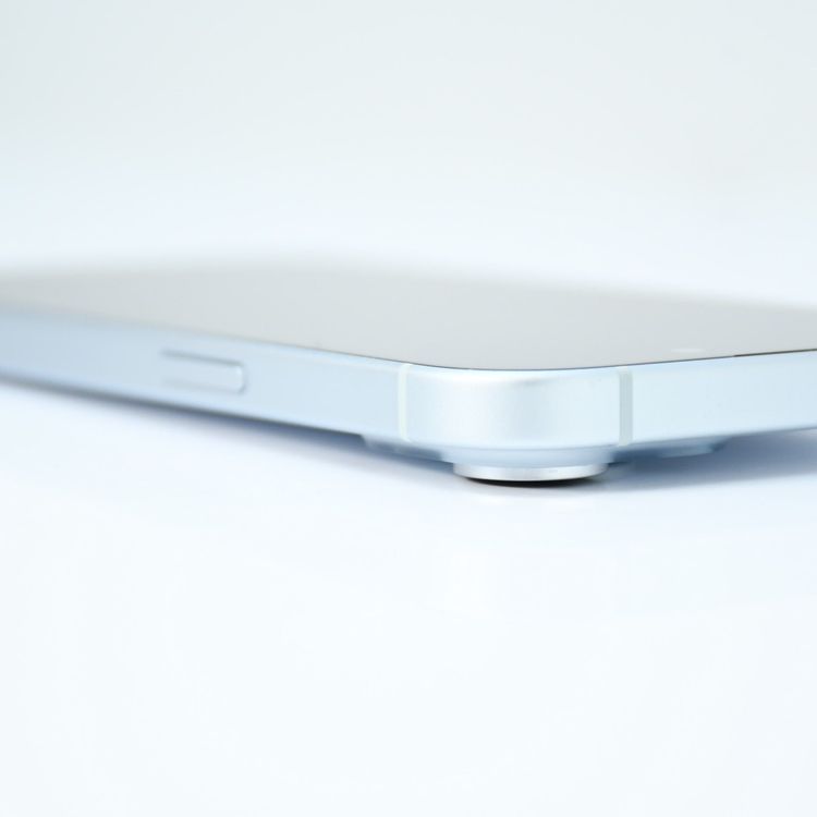 �ڱվ����ʡ������Хåƥ꡼93���SIM�ե꡼ iPhone15 128GB �֥롼