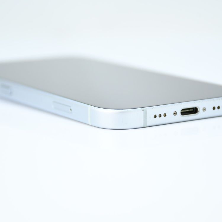 �ڽ����Хåƥ꡼82���docomo SIM�ե꡼ iPhone15 256GB �֥롼