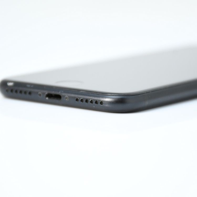 �ڱվ����ʡ������Хåƥ꡼��������82���SIM�ե꡼iPhone SE �裲���� 64GB�֥�å�