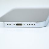 �ڽ����Хåƥ꡼82���docomo SIM�ե꡼ iPhone15 256GB �֥롼