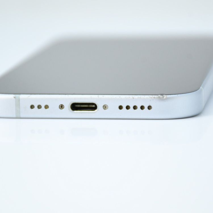 �ڽ����Хåƥ꡼82���docomo SIM�ե꡼ iPhone15 256GB �֥롼