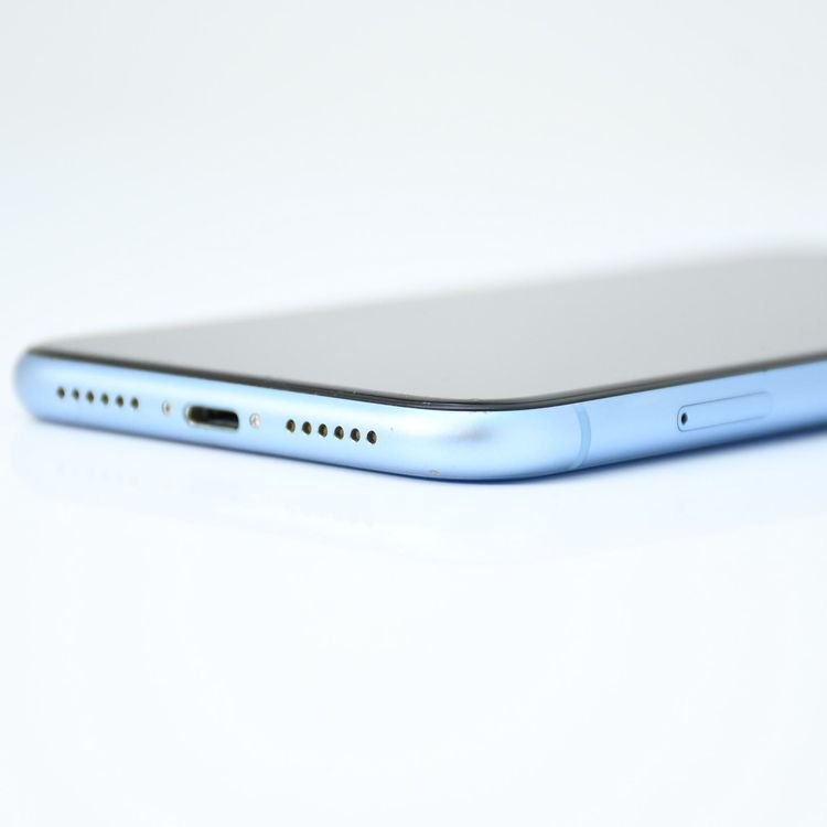 �ڽ����Хåƥ꡼82���au SIM�ե꡼ iPhone XR 128GB �֥롼