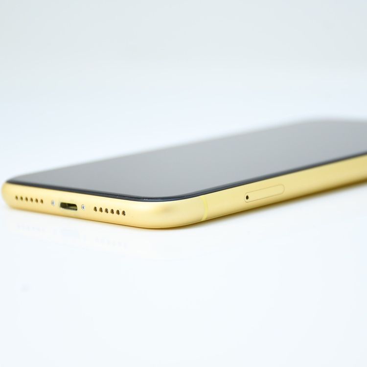 ��ư���ǽ�����ʡ�����100���SIM�ե꡼ docomo iPhoneXR 128GB ��������