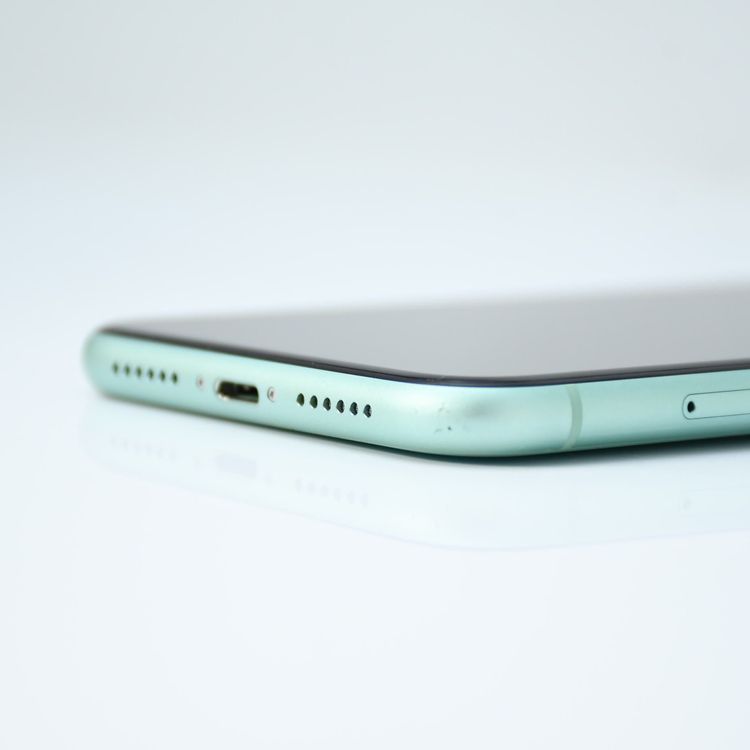 ��������������Хåƥ꡼��������86���docomo SIM�ե꡼  iPhone11 128GB