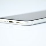 SIM�ե꡼ iPhone SE �裲���� 64GB �ۥ磻��