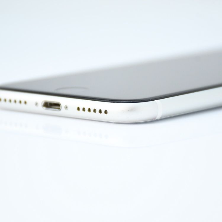 SIM�ե꡼ iPhone SE �裲���� 64GB �ۥ磻��