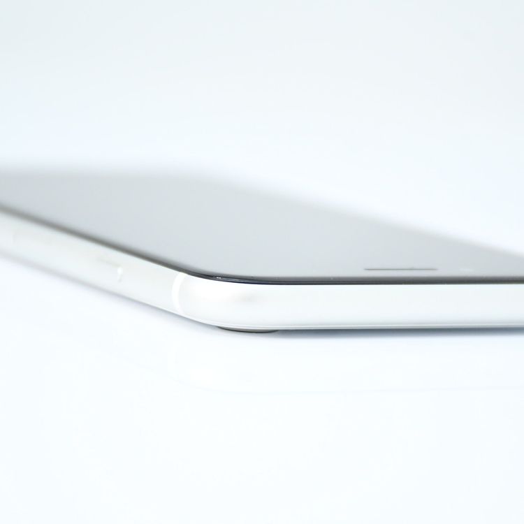 �����ʡ�docomo SIM�ե꡼ iPhone SE �裲���� 64GB �ۥ磻��