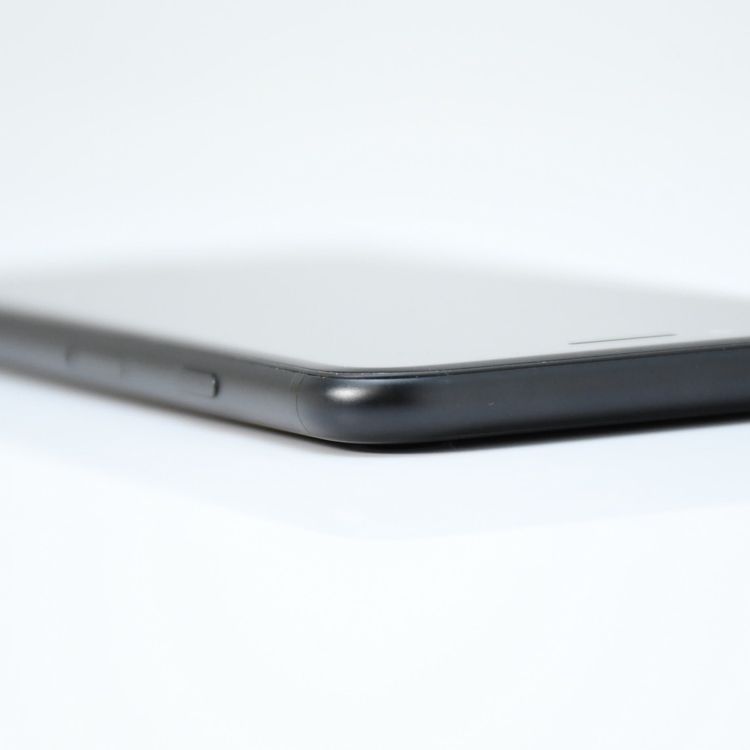 �����ʡ�SIM�ե꡼ iPhone SE �裲���� 64GB �֥�å�