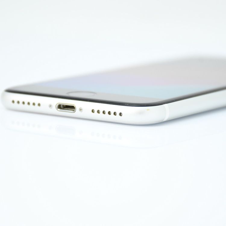 �����ʡ������Хåƥ꡼��������83���docomo SIM�ե꡼iPhone SE �裲����64GB