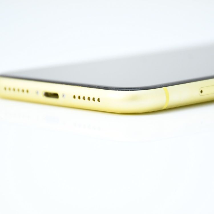 �ڽ����Хåƥ꡼��������84���docomo SIM�ե꡼ iPhone11 64GB ��������