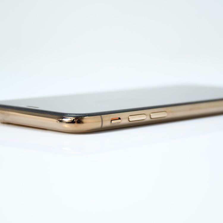 ưġ100 %docomo SIMե꡼ iPhone XS 64GB 