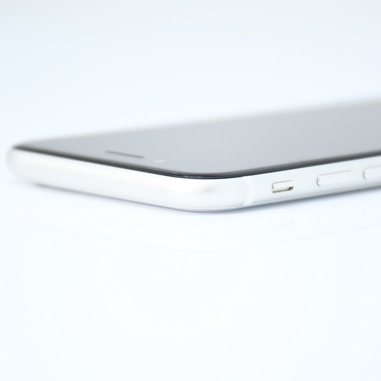 �����ʡ������Хåƥ꡼��������87���SIM�ե꡼iPhone SE �裲���� 128GB �ۥ磻��