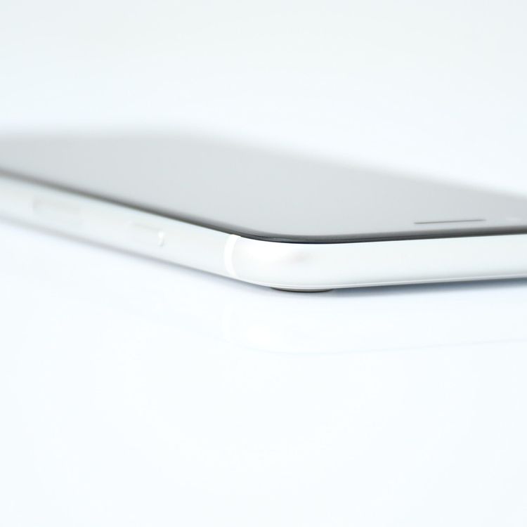 ��ư��ġ�����100 %�����ʡ�SIM�ե꡼ iPhone SE�裲���� 64GB �ۥ磻��