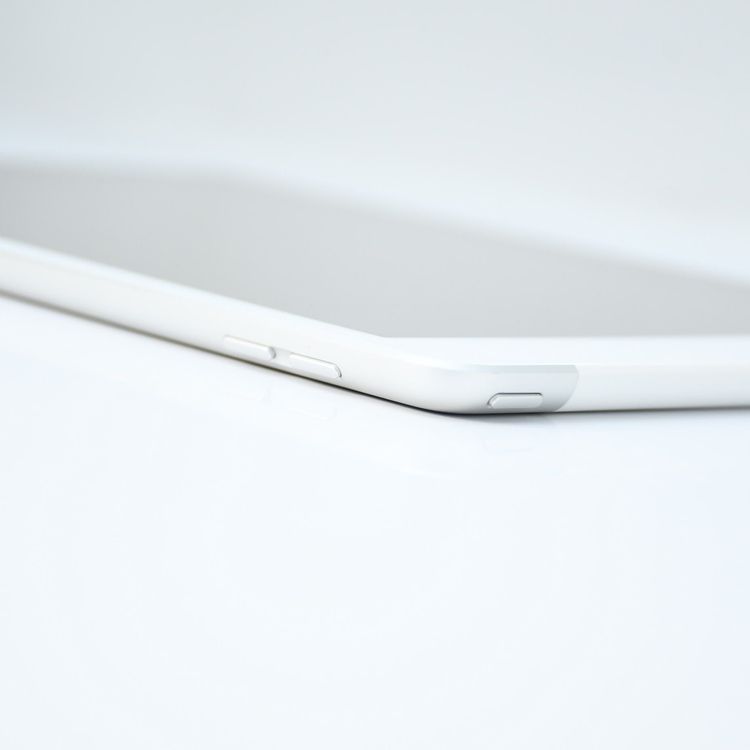 �ڥХåƥ꡼��������92������ʡ�SIM�ե꡼iPad ��7����  32GB ����С�