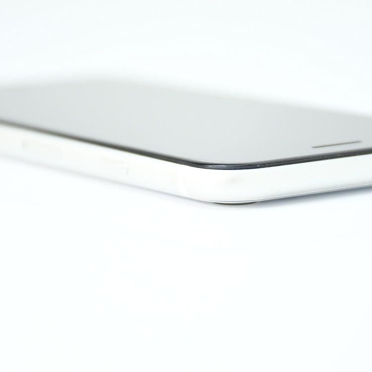 ��ư��ġ�����100 %�����ʡ�SIM�ե꡼ iPhone SE�裲���� 64GB �ۥ磻��