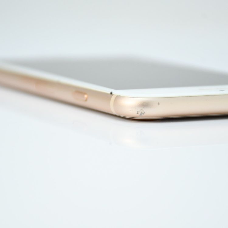 ��ư���ǽ������100���SIM�ե꡼docomo iPhone8 64GB �������