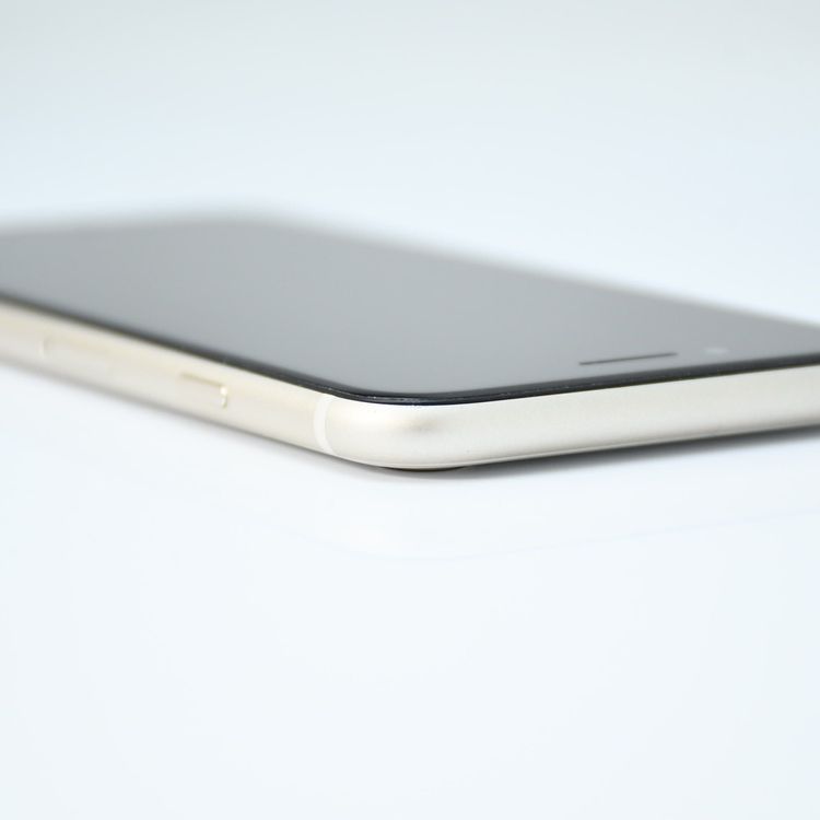 ʡưġ100 %au SIMե꡼ iPhoneSE 裳 64GB饤