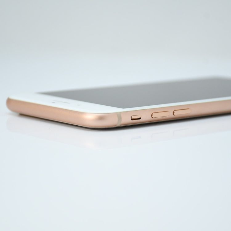 �����ʡ�docomo SIM�ե꡼ iPhone8 Plus 256GB �������