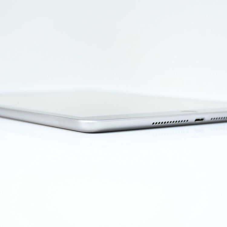 �ڲ��̲����ܥ��󥸥�󥯡�SIM�ե꡼iPad ��6���� 32GB ���ڡ������쥤