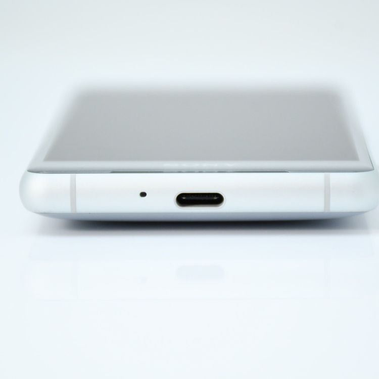 �ڿ���Ʊ�͡�SIM�ե꡼ docomo Xperia XZ2 Compact SO-05K