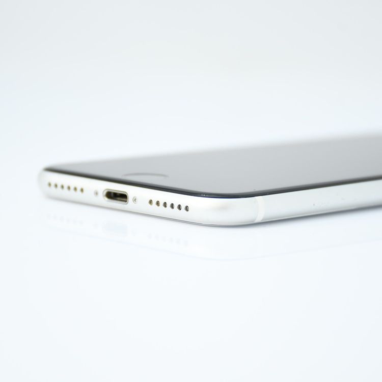 �����ʡ������Хåƥ꡼��������84���SIM�ե꡼ iPhone SE �裲���� 64GB �ۥ磻��