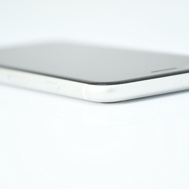 �����ʡ������Хåƥ꡼84���docomo SIM�ե꡼ iPhone SE �裲���� 64GB