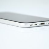 �ڱվ����ʡ������Хåƥ꡼77���SIM�ե꡼ iPhone SE �裲���� 128GB �ۥ磻��