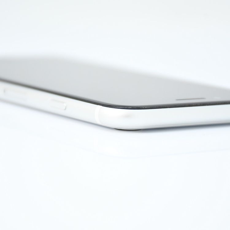 �ڽ����Хåƥ꡼85���SIM�ե꡼ iPhone SE �裲���� 64GB �ۥ磻��