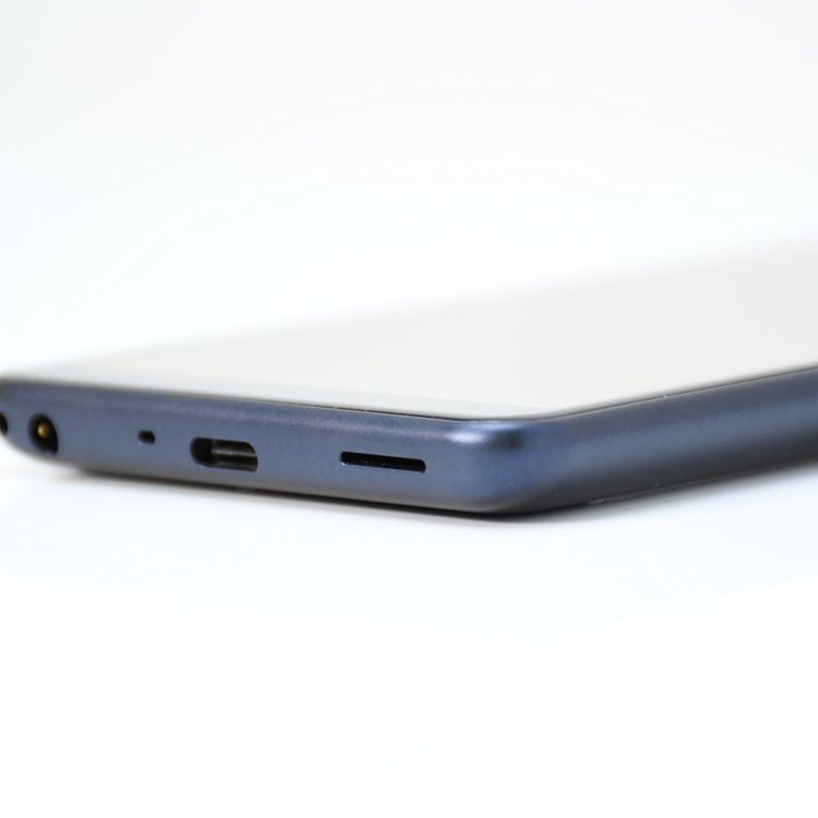 �ڱվ����ʡ�SIM�ե꡼ docomo arrows Be4 Plus F-41B �֥�å�