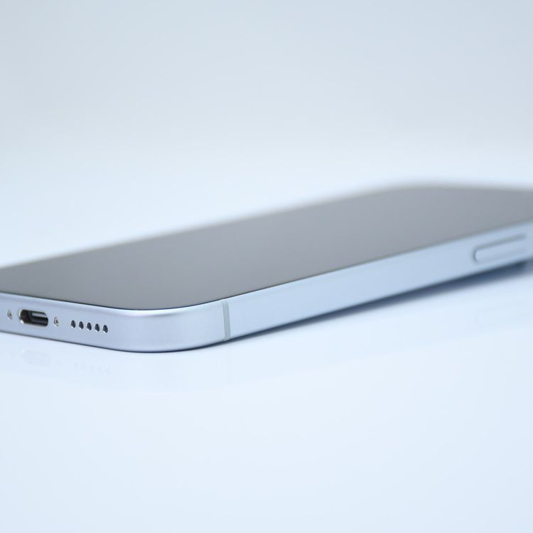 ڽХåƥ꡼100Ų23SIMե꡼ iPhone15 128GB ֥롼