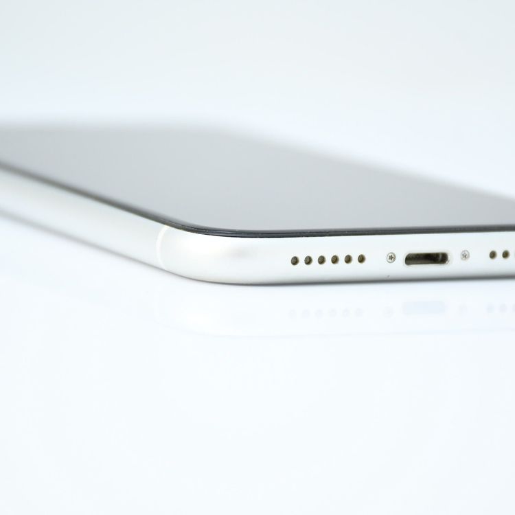 �����ʡ������Хåƥ꡼81���au SIM�ե꡼ iPhone XR 64GB �ۥ磻��