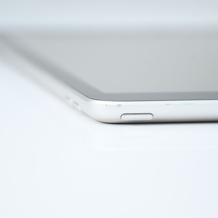 �ڥХåƥ꡼�������� 89���iPad ��9���� Wi-Fi��ǥ� 64GB  MK2L3J/A