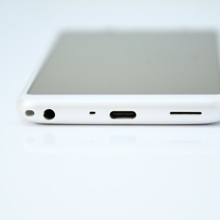 �������ɹ����վ����ʡ�SIM�ե꡼ docomo arrows Be3 F-02L �ۥ磻��