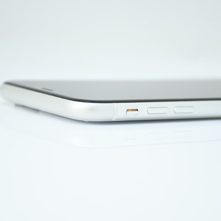 SIM�ե꡼ iPhone XR 128GB �ۥ磻��