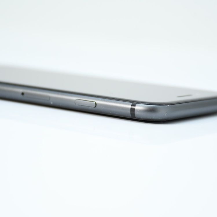 ����������վ����ʡ���������84%�� au SIM�ե꡼ iPhone 8 64GB ���ڡ������쥤