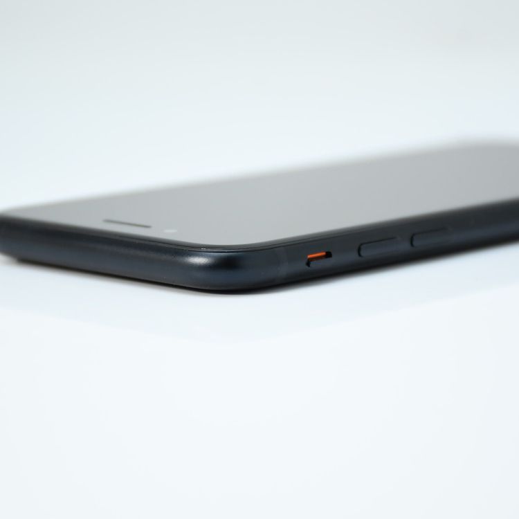 ڽХåƥ꡼92%docomo SIMե꡼ iPhoneSE 裳 64GBߥåɥʥ