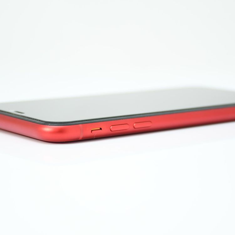 docomo SIM�ե꡼ iPhone11 64GB ��å�